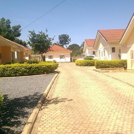 Corinya Serviced Apartments Entebbe Exterior foto